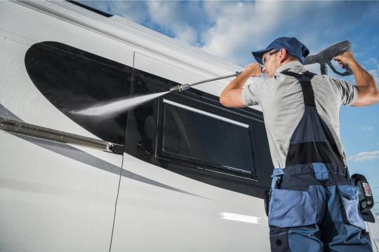Pourquoi faut-il vidanger l’eau grise d’un camping-car ?