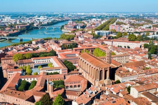 Rent a van in Toulouse: tips and travel itineraries