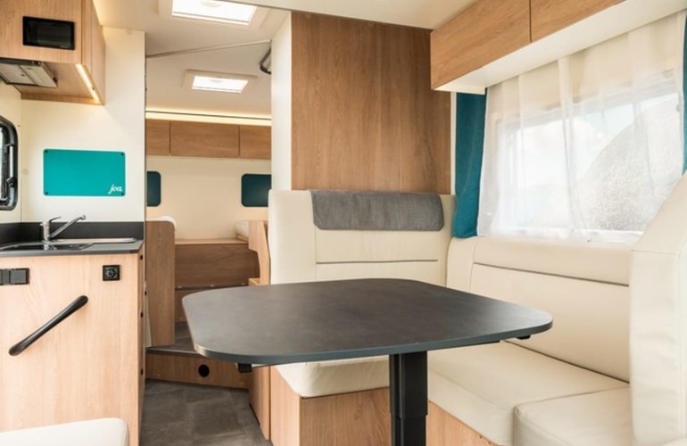 Classic Class B - 5 berth - Twin beds Photo 6