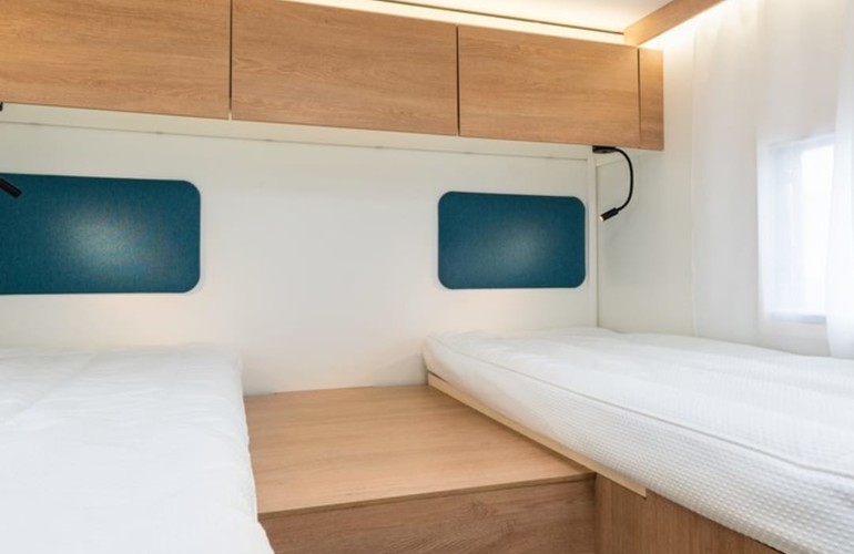 Classic Class B - 5 berth - Twin beds Photo 8