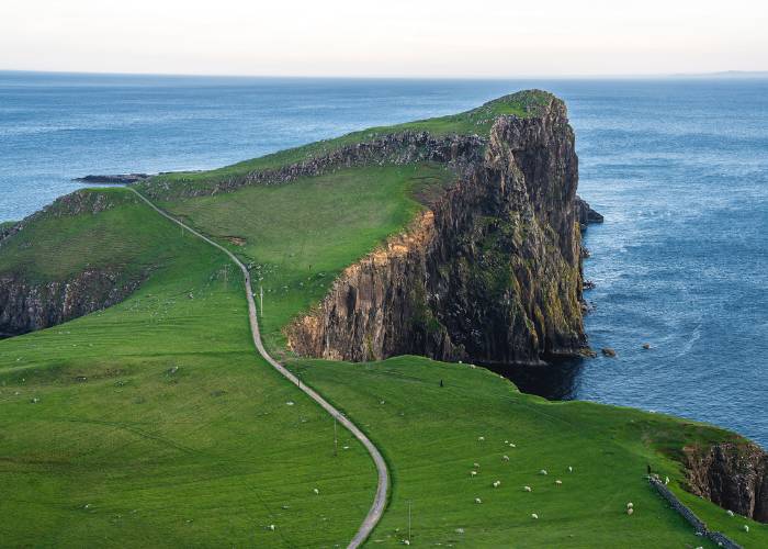 Vue sur le Neist Point Lighthouse sur l'île de Skye en Écosse
