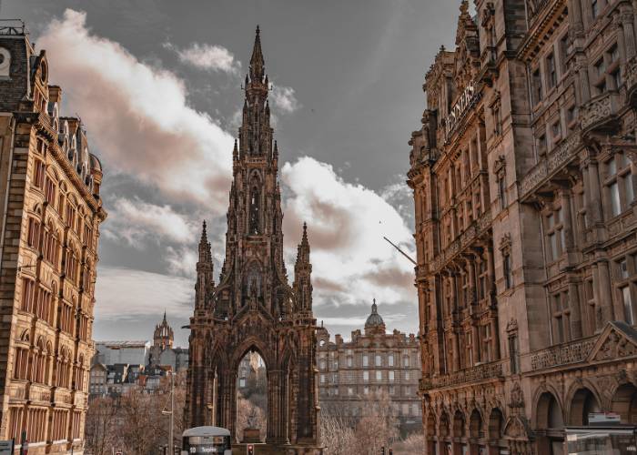 Vue sur le Scott monument bati à Edimbourgh en l'honneur de l'écrivain Écossais Sir Walter Scott