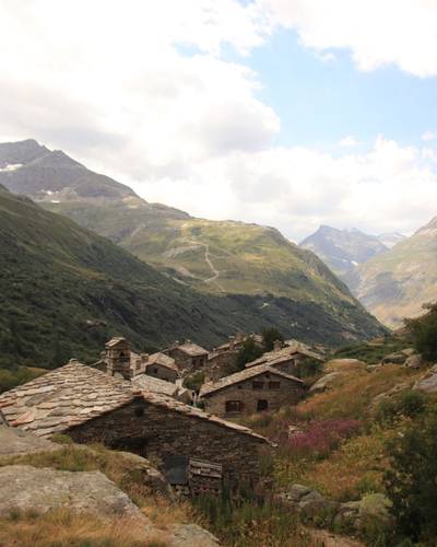 village au fonds de la vallée de Bonneval sur Arc