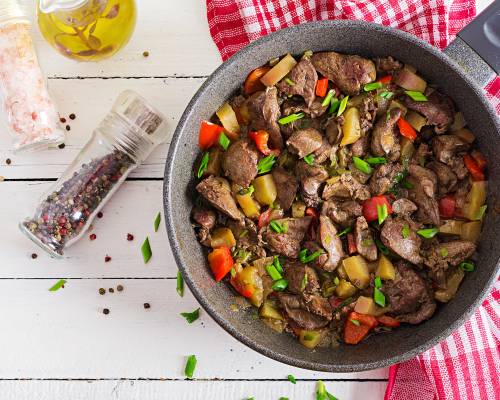 Recette de poêlée de poulet aux légumes et épices par Avis Explore