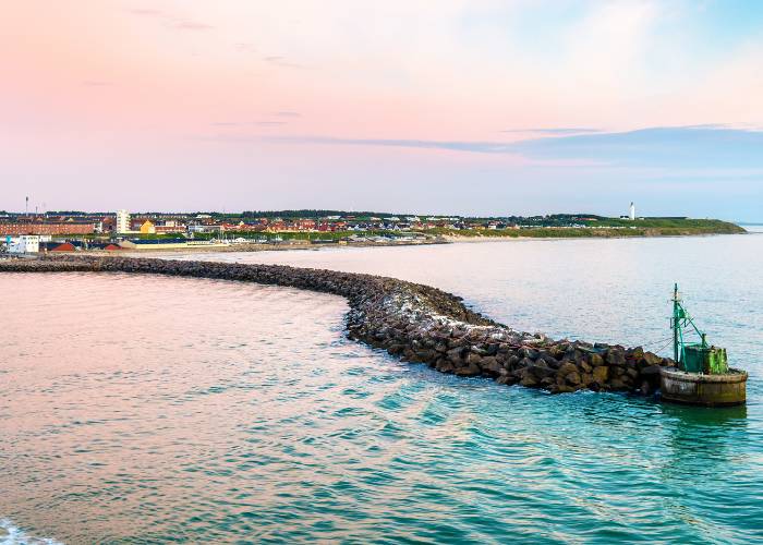 Le Port de Hirtshals au coucher du soleil au Danemark