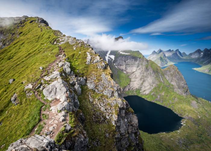 Vues magnifiques depuis le point de vue de Reinebringen sur l'île de Lofoten, en Norvège