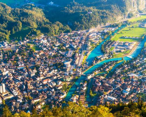 Vue aérienne de la ville Interlaken en Suisse